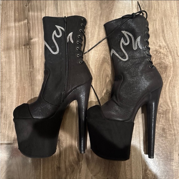 Hella heels hellgirl flame boots 8” - Picture 3 of 4